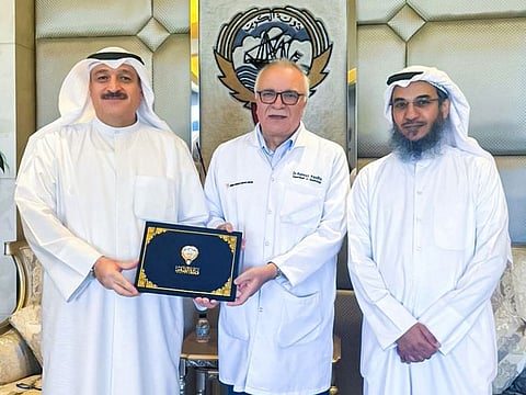 Kuwaiti Health Minister Dr Ahmed Al Awadhi (left) honours Dr Remesh Pandita (centre).