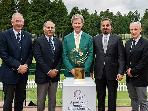 Chris May (R), CEO of Dubai Golf, was present at the official announcement in Japan
