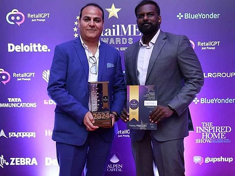 Award received by Prakash Bambani, Chief Operating Officer, Xpressions Style and Rakesh Ramakrishnan, Online Business Development Manager, Xpressions Style.