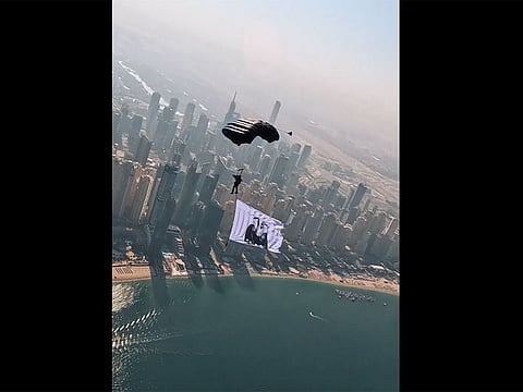 Dubai Media Office shared an awe-inspiring moment as Lieutenant Ahmed Hassan Al Shehi from GDRFA teamed up with Skydive Dubai for a breathtaking parachute jump.