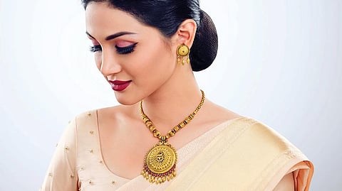 Temple jewellery is believed to have originated during the rule of Chola and Pandya dynasties way back in the ninth century. Jewellery pieces from Malabar Gold & Diamonds