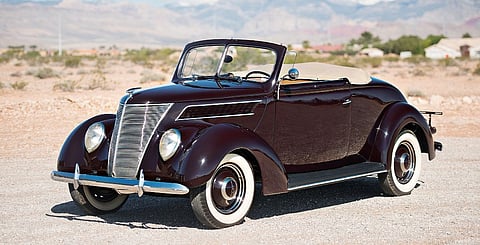 1937 Ford V8 Deluxe Roadster