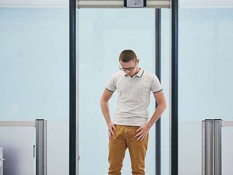 airport security scanner