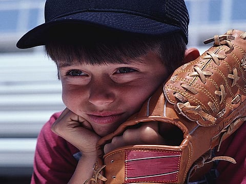 El béisbol juvenil puede provocar lesiones por exceso de uso: lo que los padres deben saber