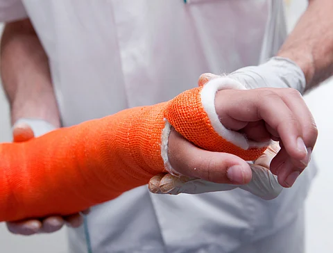 broken wrist hand