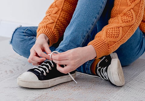 shoes sneakers feet