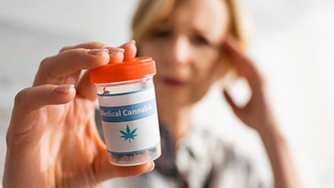 ¿Es el humo de la marihuana más seguro que el del cigarrillo?