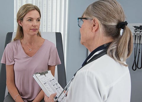 La terapia hormonal no previene las enfermedades crónicas después de la menopausia, según un panel de expertos