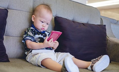 Screen Time Linked to Decreases in Measures of Parent-Child Talk