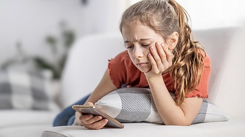 girl social media smartphone