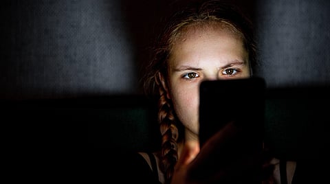 phone tablet teen girl