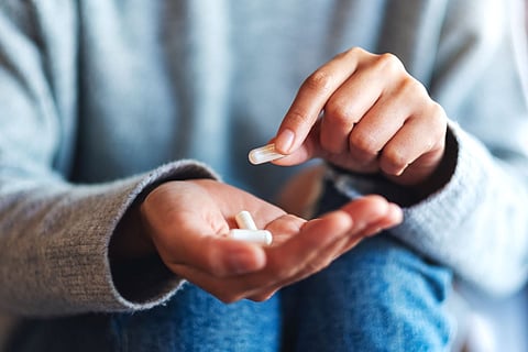 white capsules pills tablets