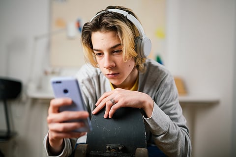 teen cellphone school social media
