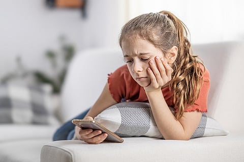 girl social media smart phone