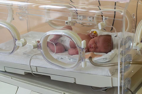 La IA mejora la nutrición intravenosa para los bebés prematuros