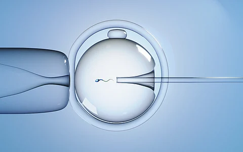 Primer bebé nacido de una fecundación in vitro controlada por un robot