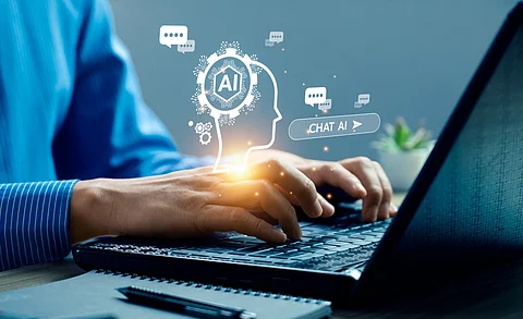 empresarios que utilizan inteligencia artificial IA, buscan información utilizando un chatbot de inteligencia artificial. tecnología inteligente mediante la entrada. Información tecnológica futura