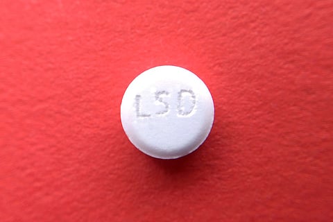 Tableta LSD en rojo
