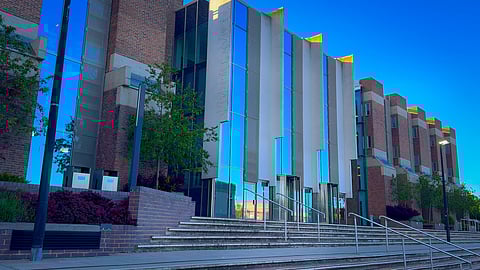 La biblioteca de la Universidad de Kent en Canterbury - CANTERBURY, INGLATERRA REINO UNIDO