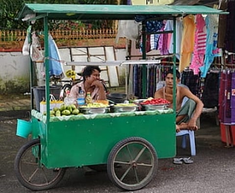 FDA Takes Action Against 13 Unlicensed Hawkers in Salcete