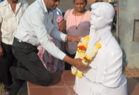 Relatives, well-wishers remember Floriano Vaz on birth anniversary