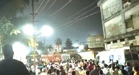 Tension erupts in Baina as groups belonging to two communities clash