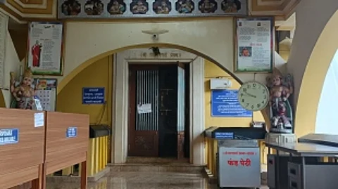A major theft at Mahaganapati temple at Khandola; thieves throw cash and run