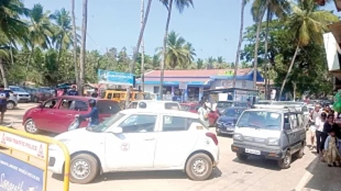 Contractor accused of arbitrarily charging parking fees at Palolem beach