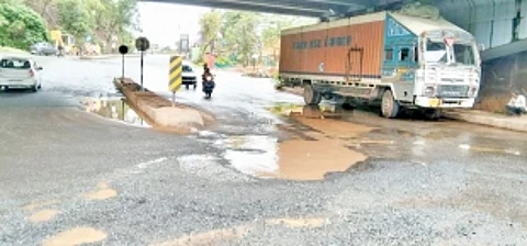 Usgao, Khandepar locals express concern over life threatening potholes on roads