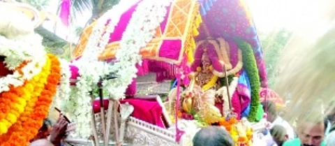 Thousands of devotees participate in Dussehra palkhi processions