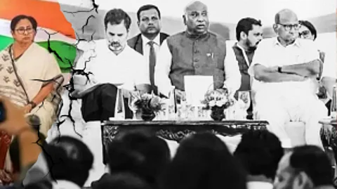 Blow to 'INDIA' Alliance as Mamata Banerjee's TMC Goes Solo in West Bengal