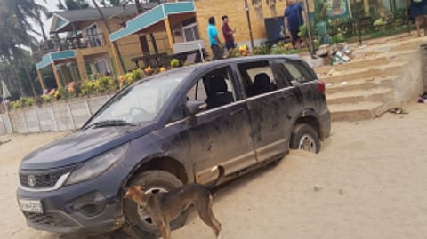 Drunk Tourists' Reckless Driving Leads to car jamming on the sand at Agonda Beach