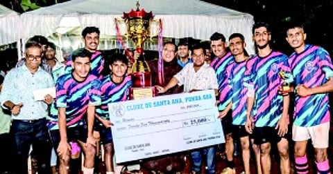 Mira Boys Canada clinch Clube-de-Santa-Ana Trophy