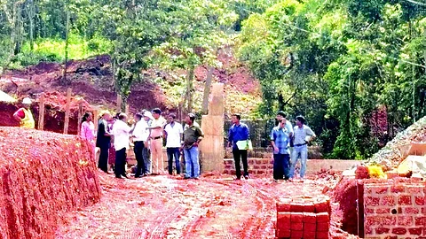 Mapusa flying squad inspects cutting of hill at Salvador do Mundo