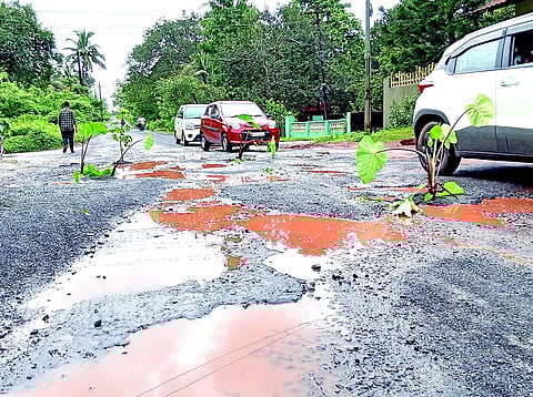 Roads in need of urgent hot-mixing