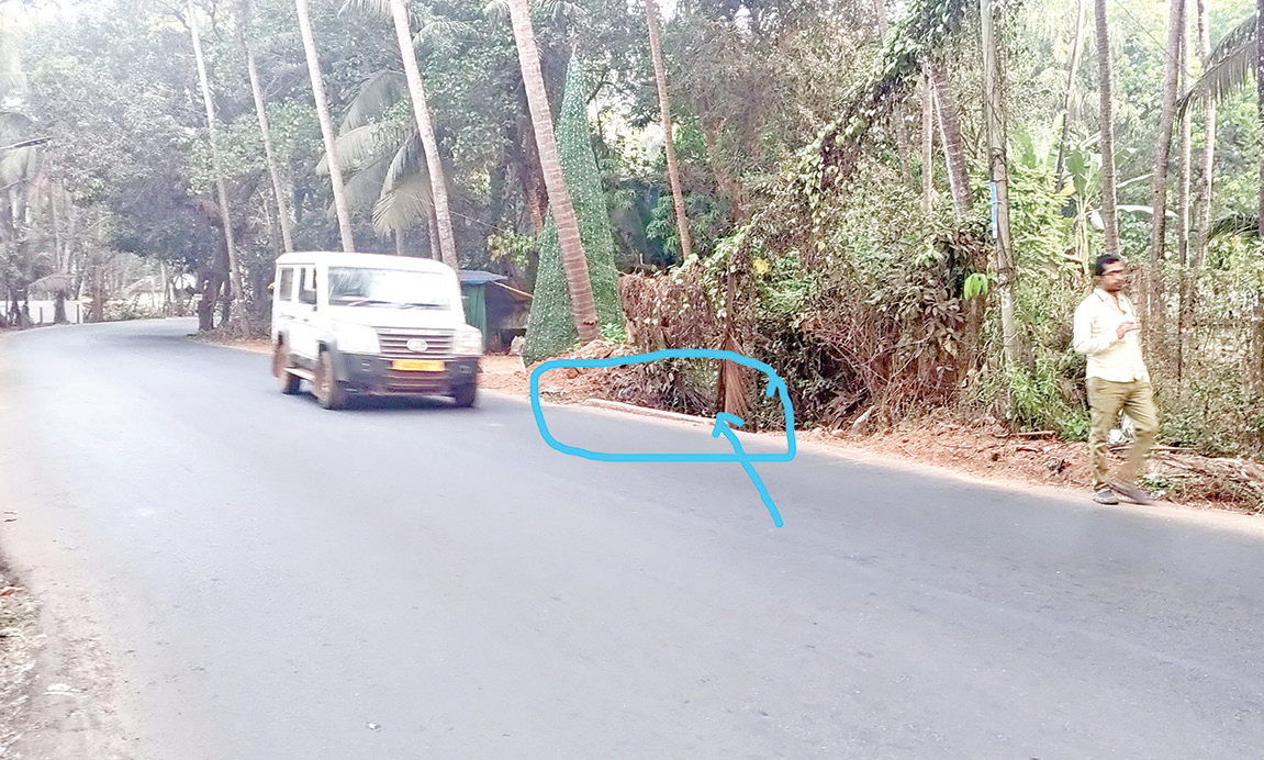 Safety Concerns Raised Over Missing Parapet on MDR-10 Road Near Siolim’s Bamon Vaddo
