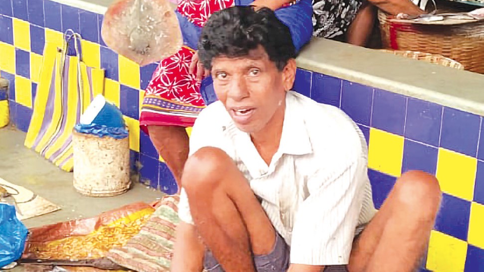 Francisco “Abhie” Pereira: Calangute’s Last Goan Fish Cutter Who Brings Joy to the Market