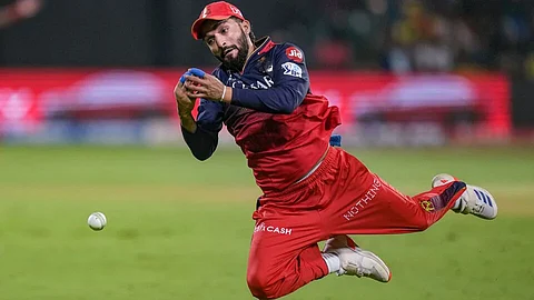 Fan Allegedly Uses Rajat Patidar’s SIM to Message Virat Kohli, AB de Villiers