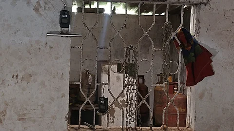 Illegal Gas Cylinder Racket Busted in Seraulim; 80 Cylinders Seized, 5 Arrested