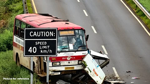 Karnataka Bus Crashes Into Signboard Near Margao; 9 Injured, 2 Seriously Hurt