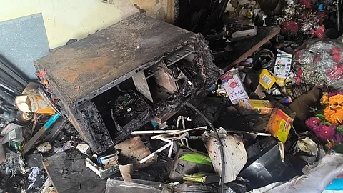 Fire Guts Mobile Shop in Taleigao; Losses Estimated Over ₹15 Lakh