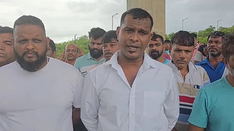Blue Cab Taxi Counters Remain Closed at Mopa Airport; Businessmen Demand Reopening