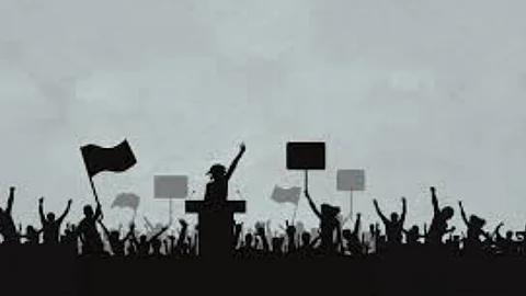 Scuffle Erupts as Congress Workers Clash with Police in Mapusa