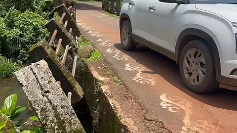 Sanvordem’s Vagona-Khololi Bridge in Peril, Locals Demand Urgent Repair