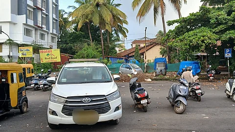 Parking Chaos at Margao KTC Bus Stand as Four-Wheelers Occupy Two-Wheeler Zone