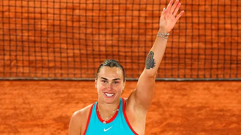Aryna Sabalenka powers past Swiatek in thrilling Roland Garros semifinal, setting up final clash with Coco Gauff