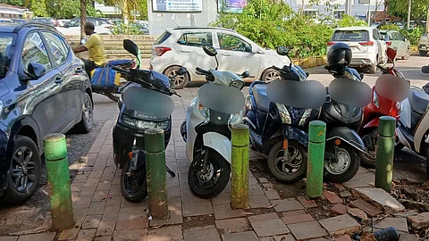 Improper Parking Near Bollards at Pato, Panjim Irks Pedestrians