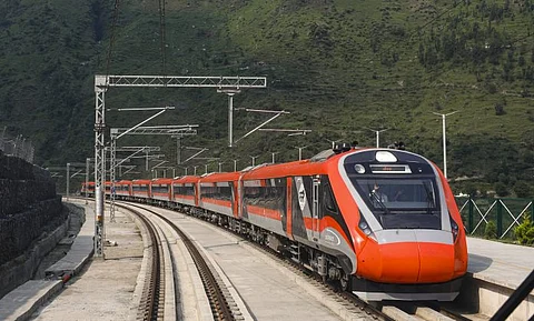 Vande Bharat Train Begins Katra–Srinagar Service, Reduces Journey to 3 Hours