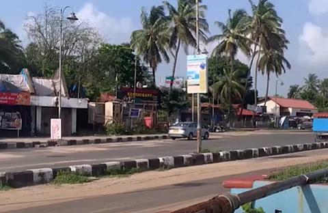 Colva beach in darkness: Locals slam govt over collapsing rusted poles