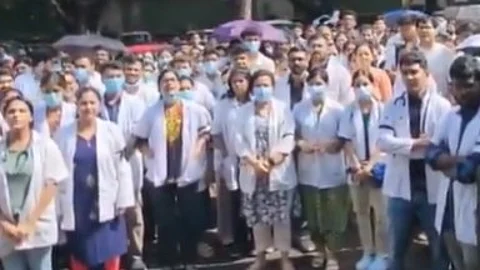 Doctors Protest at GMC Demanding Apology from Health Minister, Action on VIP Culture
